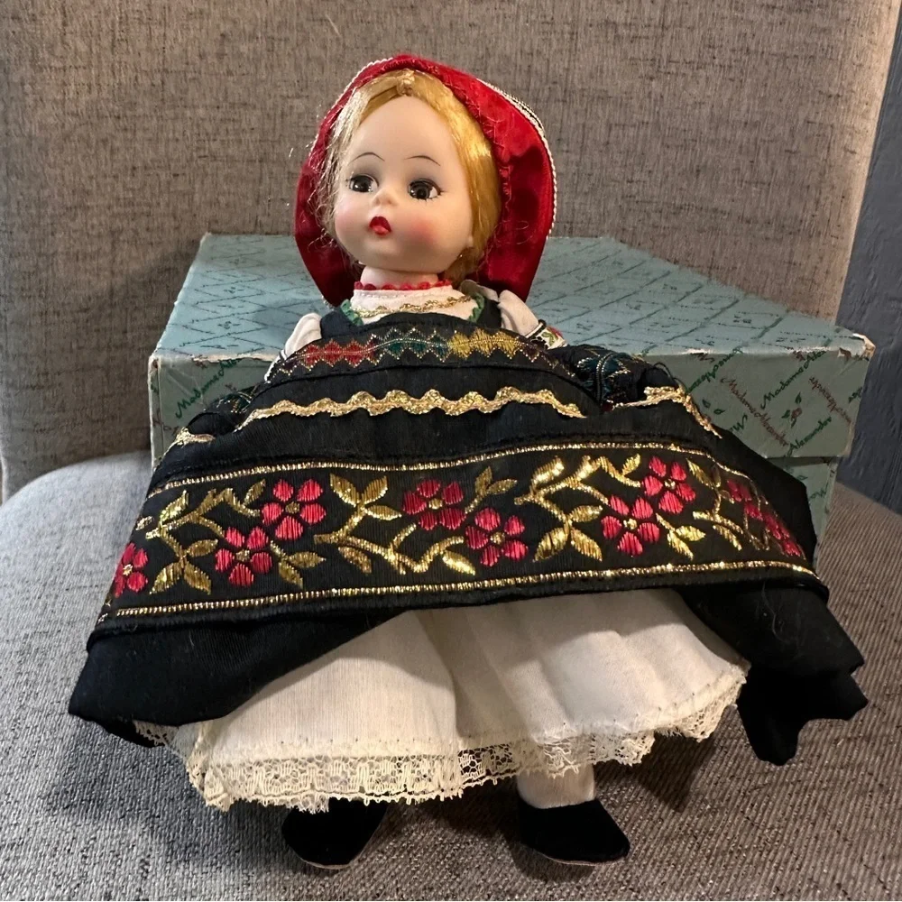 Madame Alexander Vintage Doll Finland 761 with box